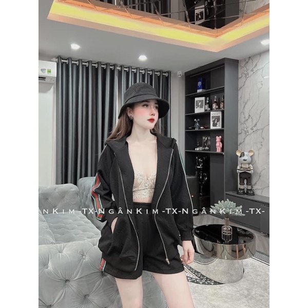 [ 𝐅𝐑𝐄𝐄 𝐒𝐇𝐈𝐏 ]SÉT GU..CCI SIÊU ĐẸP  CHẤT LIỆU XỐP DẬP NỔI ĐANG CHẠY LẮM Ạ . MẶC LÊN ĐỨNG FORM LẮM A