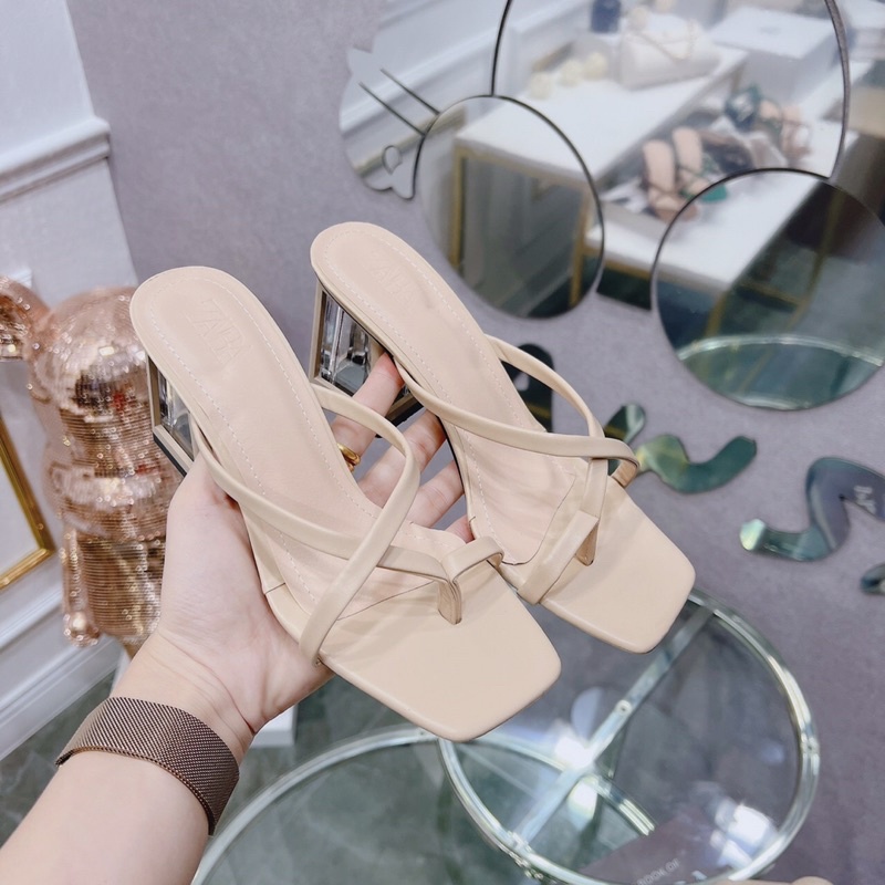 Dép nữ cao gót quai mảnh xỏ ngón chéo gót trong sơn viền 7cm