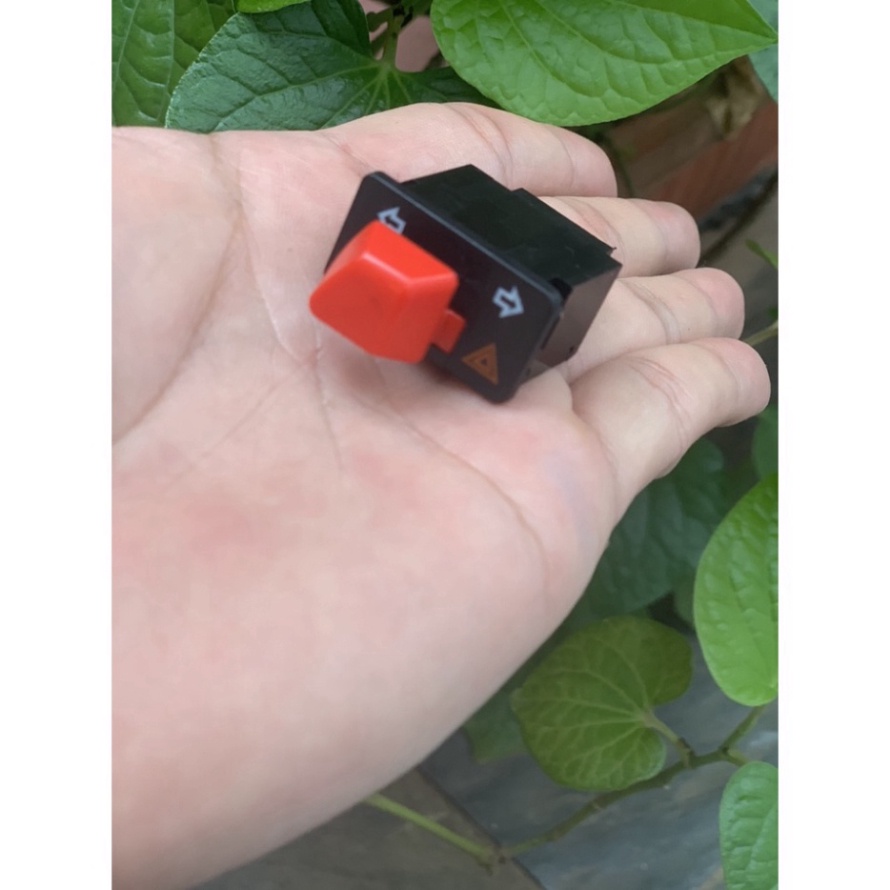 Công tắc xi nhan tích hợp Hazard cao cấp nháy cả 4 bóng Xi Nhan cho các dòng xe máy của Honda - Mẫu Mới Nút Đỏ Ảnh thật