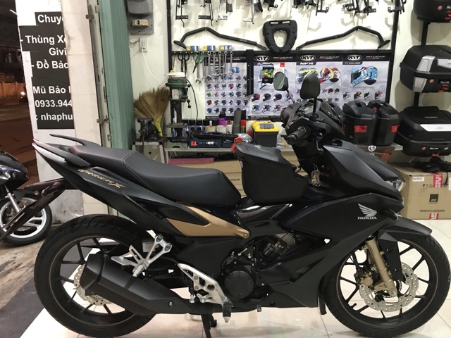 Thùng giữa Givi G12N kèm Pát Zin WinnerX