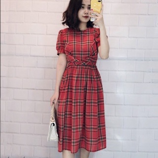 Váy thô kẻ đỏ