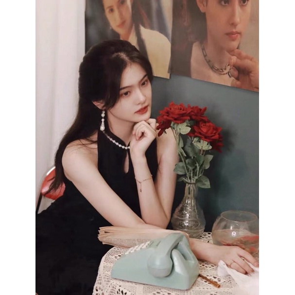 Sườn xám Trung Hoa hở vai màu gấm đen