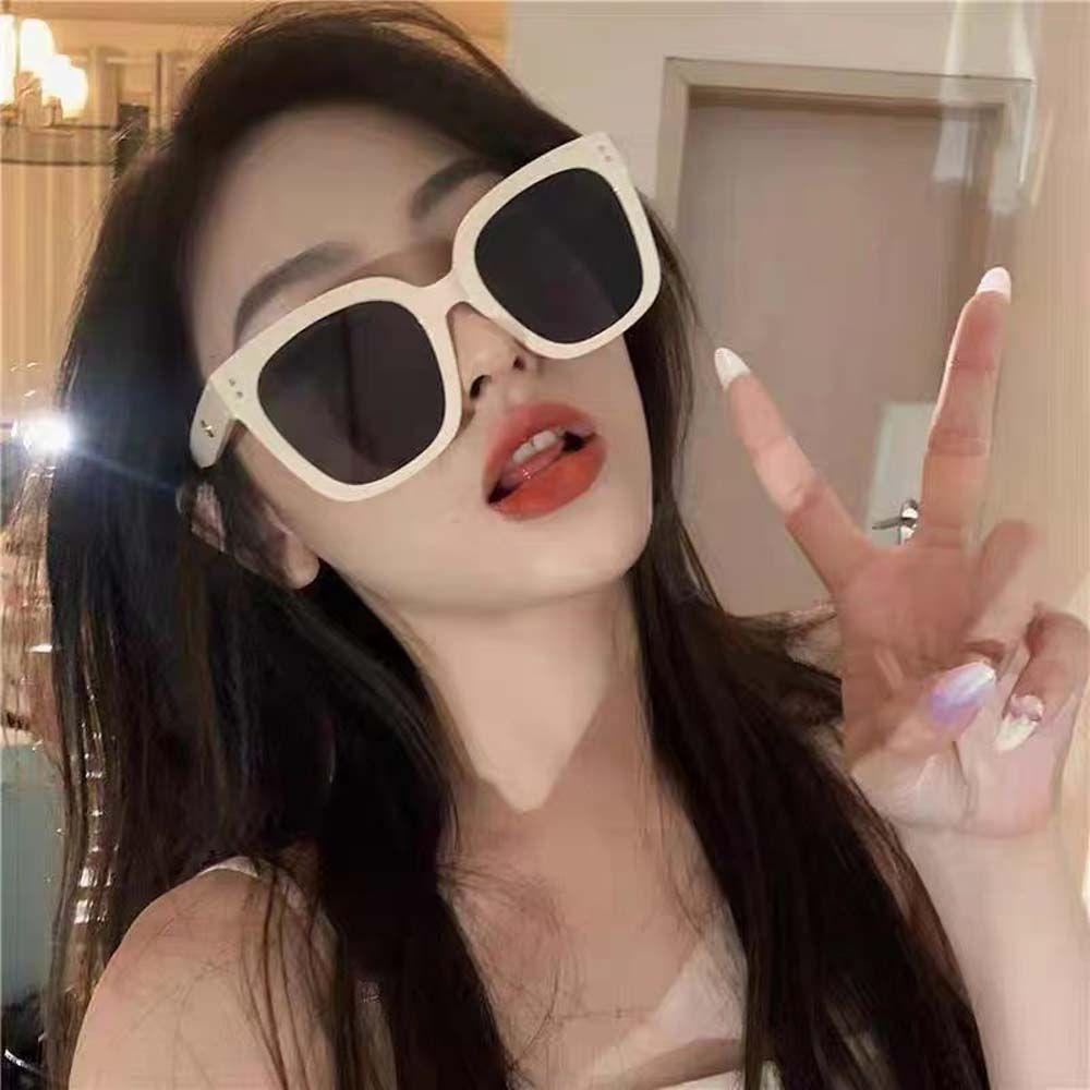 Kính Mát Gọng Lớn Trong Suốt Đính Đinh Tán Phong Cách Hàn Quốc Cổ Điển Thời Trang Cho Nữ