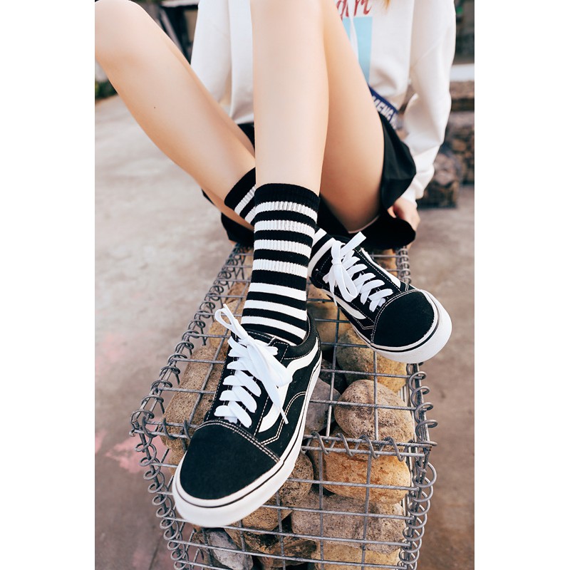 Tất Vớ Cổ Cao Nam Nữ Hoạt Tiết Đớm Thời Trang Unisex Style Hàn Quốc