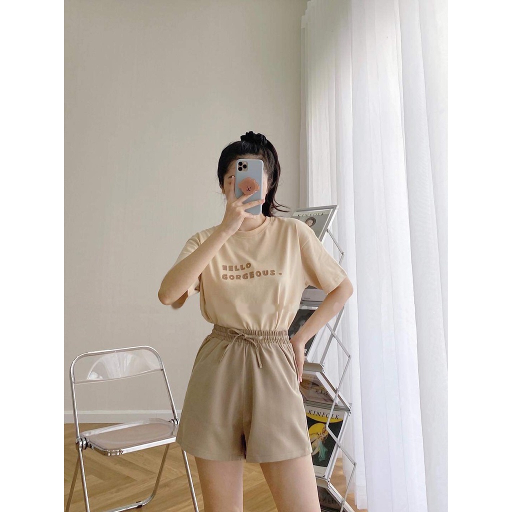 Áo phông nữ form rộng gam màu be sang chảnh mặc tôn da in chữ hello godgeous