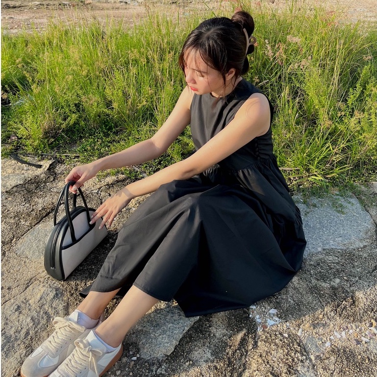 Váy đen Fabric Holic dáng dài sát nách