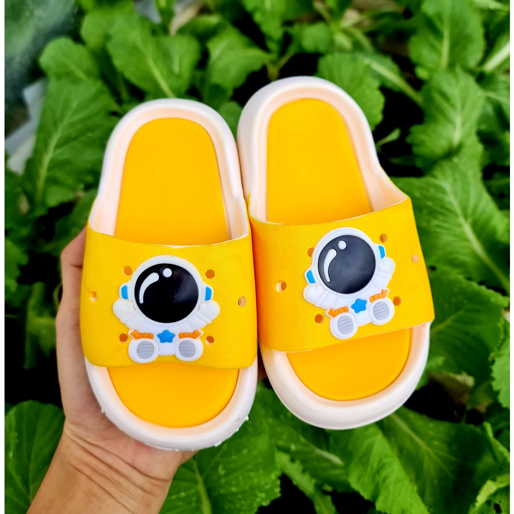 Dép bánh mì cho bé trai bé gái chất cao su mềm sơn hình phi hành gia
