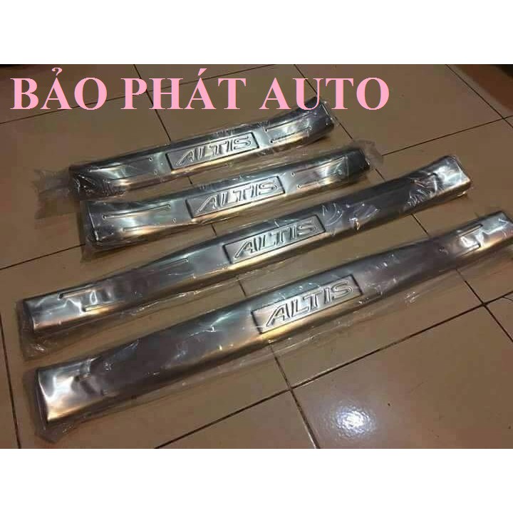 Bậc giẫm chân trong xe Altis Inox dùng chung các form 2015-2020