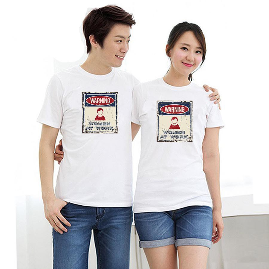 Áo thun cặp đôi in hình cảnh báo phụ đang làm việc form rộng phong cách hàn quốc