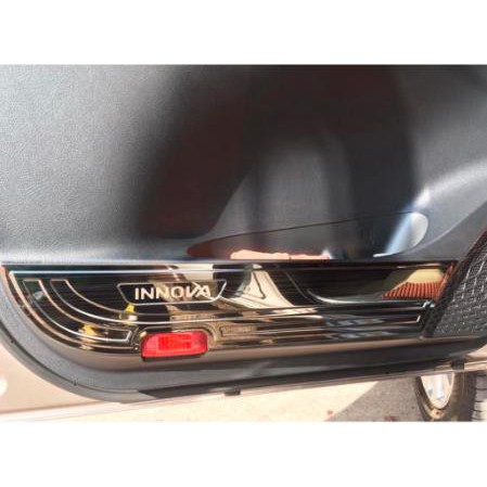 Toyota Innova, bộ 4 ốp tapli cửa mẫu titan dành cho xe Innova 2018 2019 2020 tặng kèm băng dính 3M
