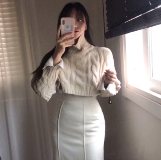 Len croptop cổ lọ