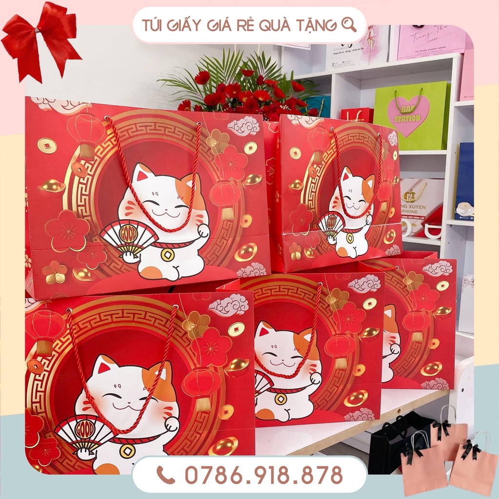 SET 5 Túi quà Tặng cao cấp sang trọng màu đỏ mèo thần tài có màn chống thấm quai vải chắc chắn