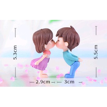 Cặp đôi hôn nhau trang trí tiểu cảnh quà tặng trang trí