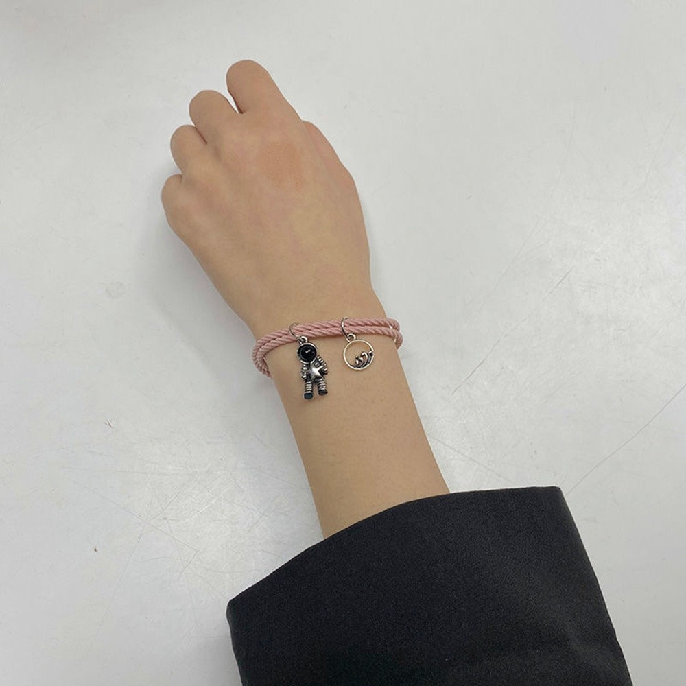 Set 2 dây đeo tay nam châm mặt phi hành gia cho cặp đôi