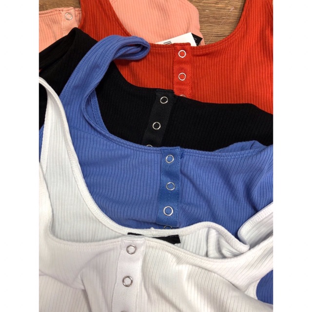 Croptop Nút Xoắn Lai F21