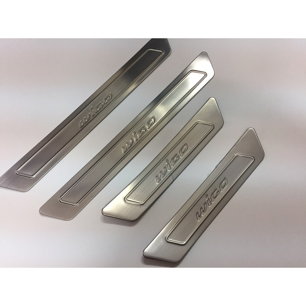 Ốp Bậc Cửa Xe Toyota Wigo 2018 2019 2020 mẫu inox