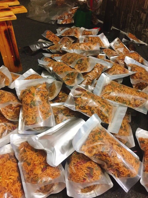 [FREESHIP] 1KG KHÔ GÀ CAY LÁ CHANH/CAY BƠ TỎI LOẠI 1 NGON ( thương hiệu uy tín Hà Trang có giấy VSATTP ) | BigBuy360 - bigbuy360.vn