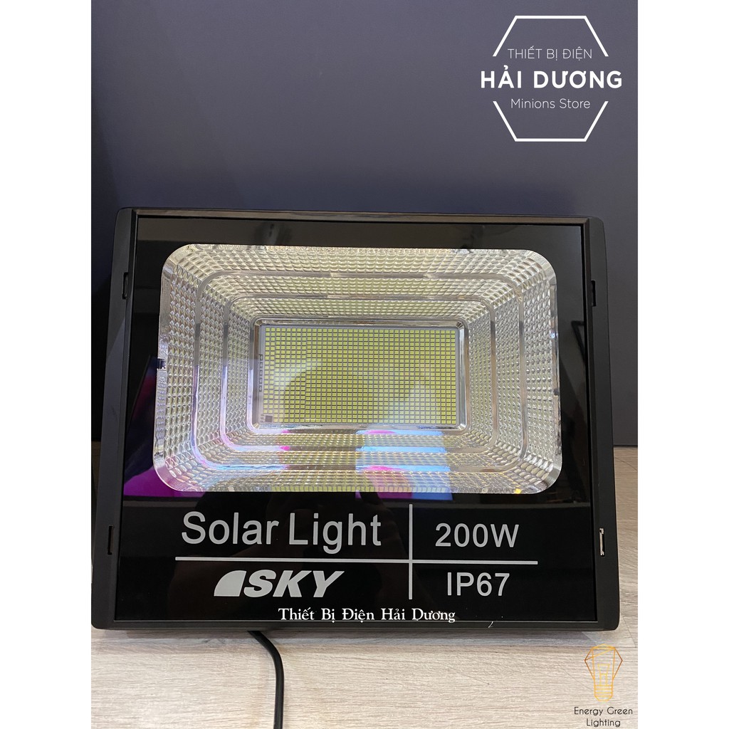 ĐÈN NĂNG LƯỢNG MẶT TRỜI SOLAR LIGHT TGD-8825 Công suất 100W-150W-200w công nghệ IP67 chống nước-có điều khiển từ xa