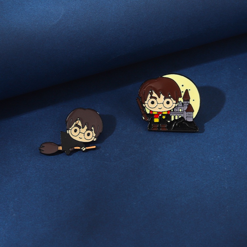 Ghim Cài Áo Hình Chổi Chổi Phim Harry Potter Dễ Thương Cho Trẻ Em