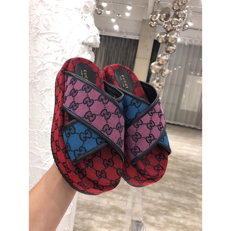 Dép da thật GUCCI GG GC độ dày đáy 5.5cm cực ấn tượng và mang phong cách cá tính riêng biệt quai chéo.