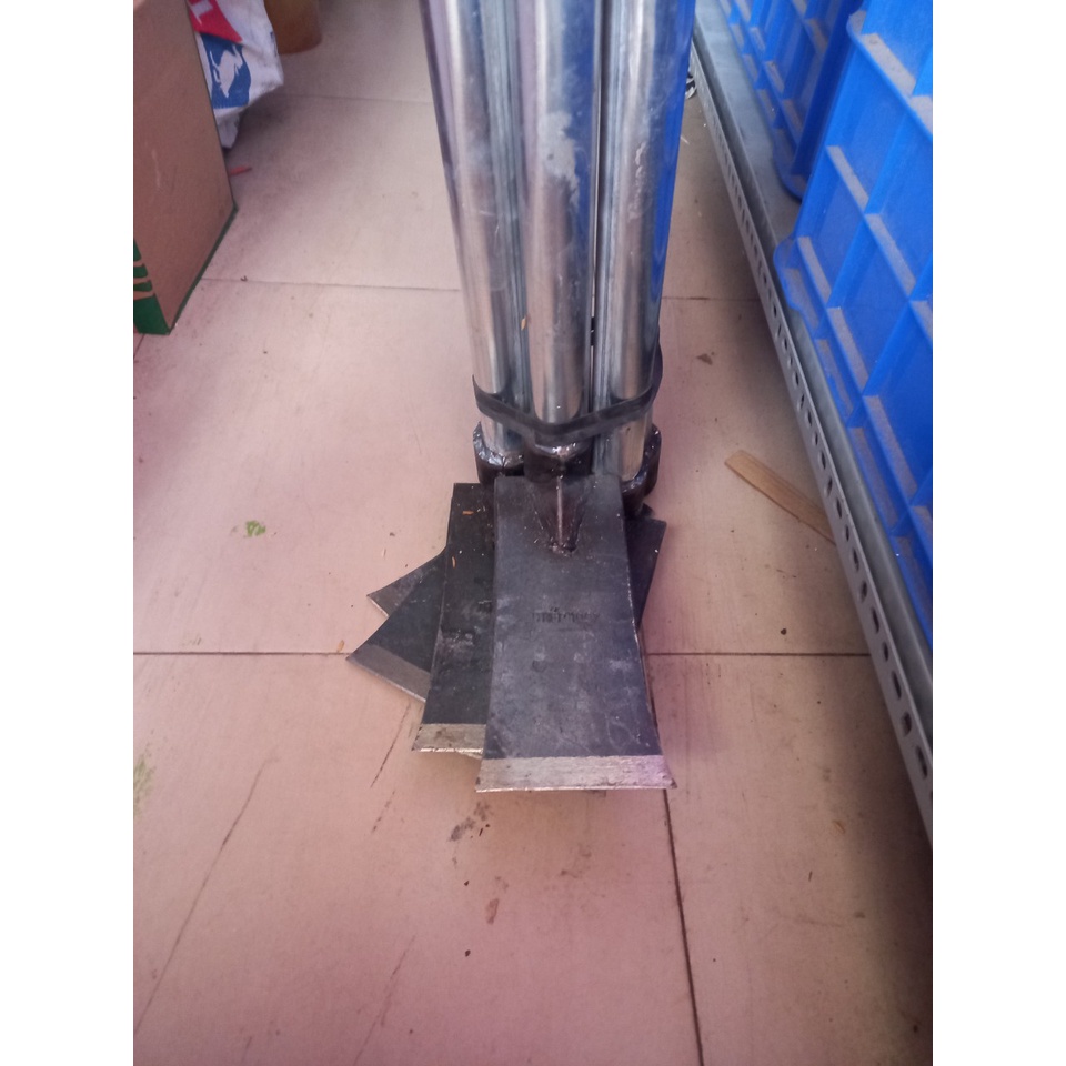 Cuốc nhíp xe cán bằng sắt