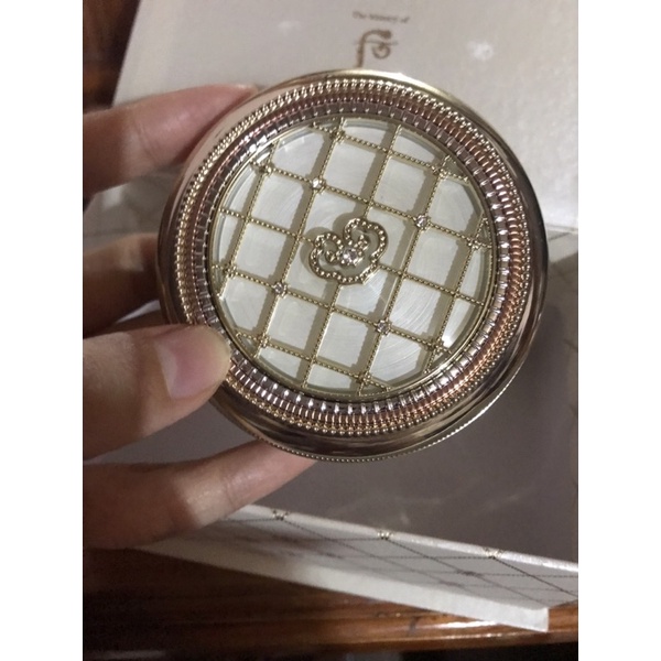 pas lại cushion who bản da căng mịn, che khuyết điểm tốt.