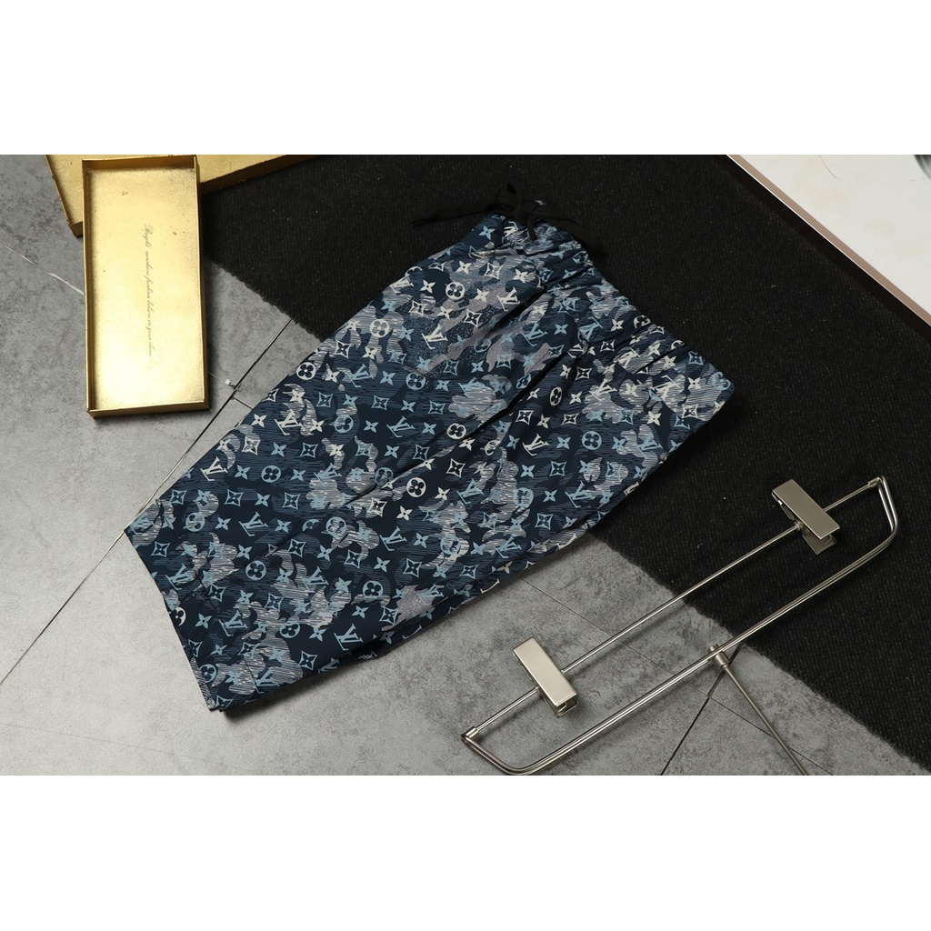 Quần Short Nam Màu Xanh Louis Vuitton Mới Nhất 2021 Size M-4Xl 005678
