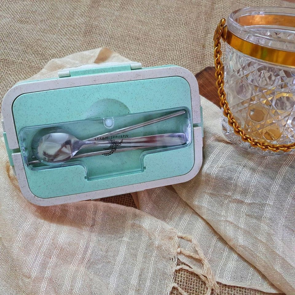 [ Ở Đây Giá Rẻ ] Hộp Cơm Lúa Mạch 3 Ngăn Kèm Đũa Thìa Inox - Giao Màu Ngẫu Nhiên - Hàng Có Sẵn Tại Shop | BigBuy360 - bigbuy360.vn
