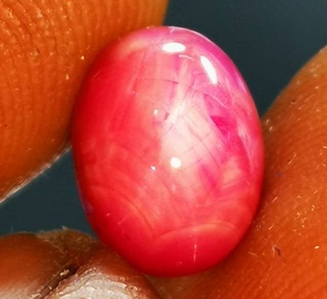 Đá Ruby Tự Nhiên Kiểu Dáng Cổ Điển