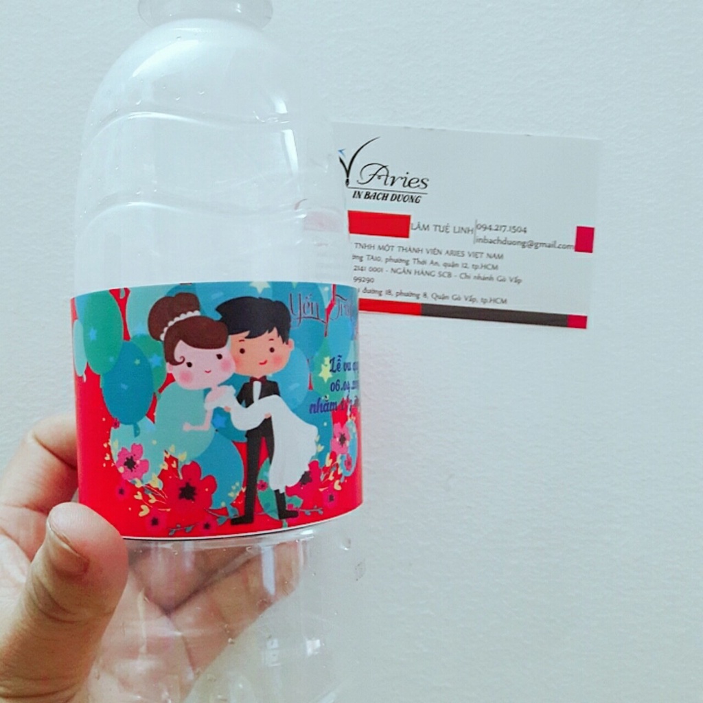 Tem cưới dán chai nước suối  -In Bạch Dương