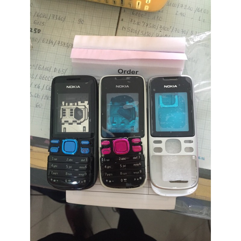 vỏ điện thoại nokia 2690 mặt trước nắp sau(mt-ns) và có xương kèm phím hoặc chỉ có phím ko kèm vỏ