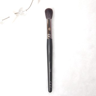 Cọ trang điểm phấn bắt sáng đầu tròn in hình sóc picasso 726