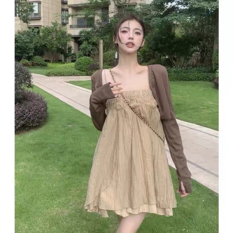 Set váy hai dây tơ kèm cadigan trơn tông nâu hiện đại
