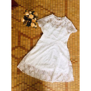 Đầm dáng xòe ren màu trắng
