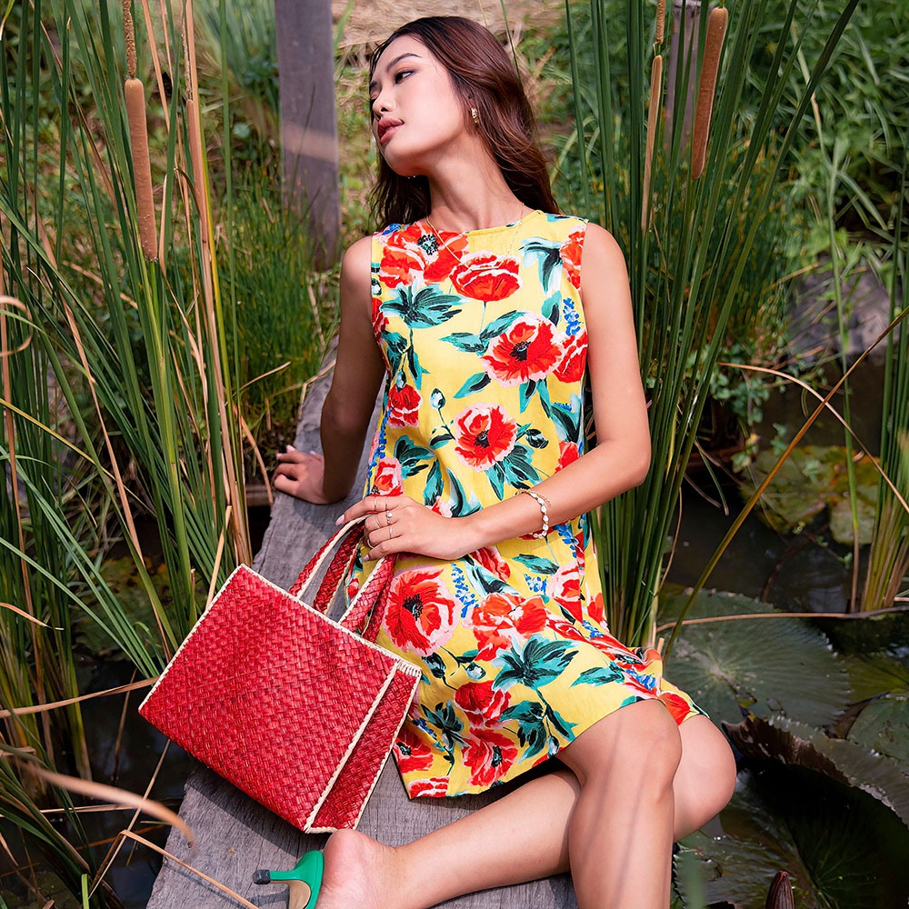 Đầm suông sát náchYV LE &amp; CO vải linen màu vàng họa tiết tropical nữ tính nổi bật