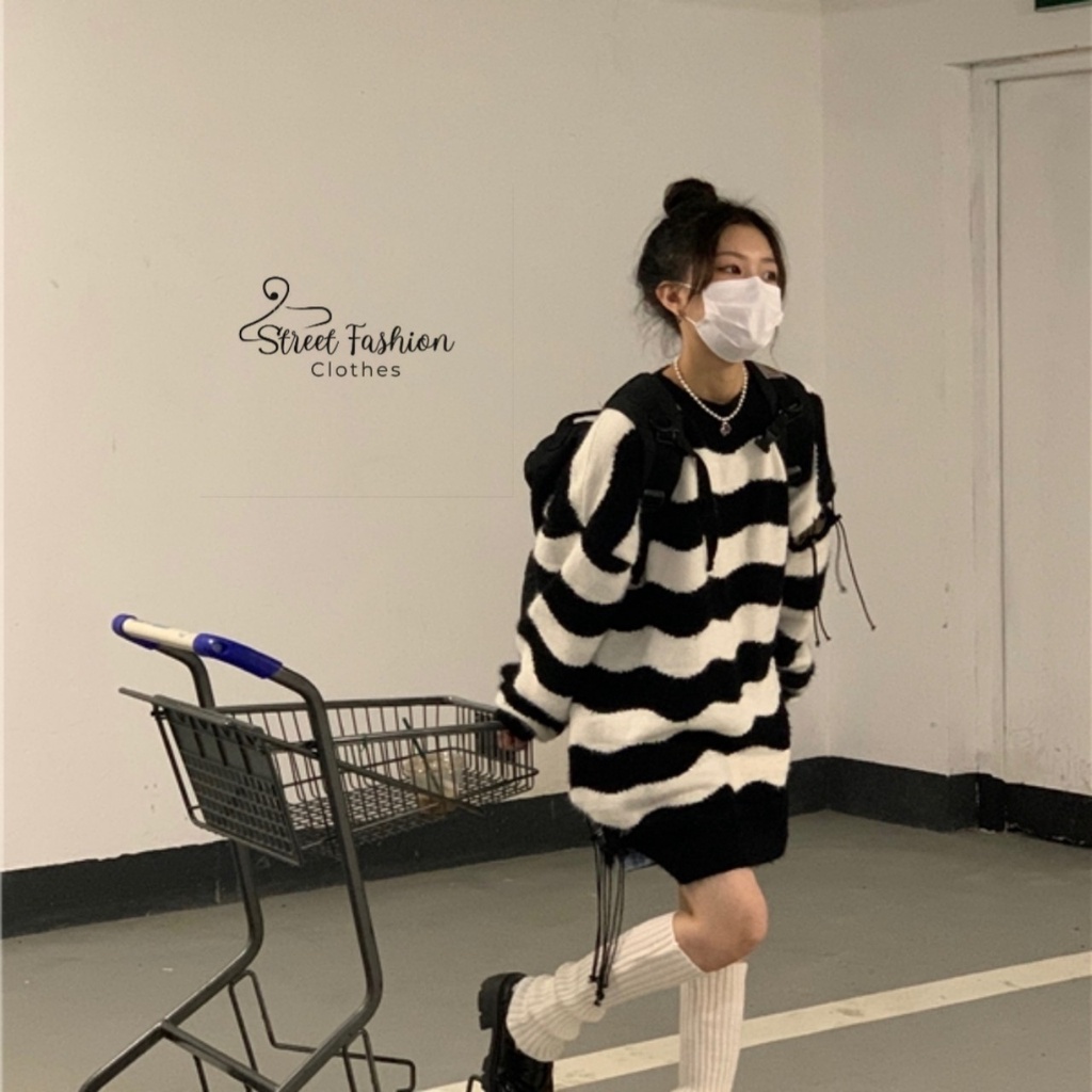 Áo len sweater hoạ tiet kẻ ngang đen trắng cách điệu rách tay phong cách cá tính, trẻ trung, năng động