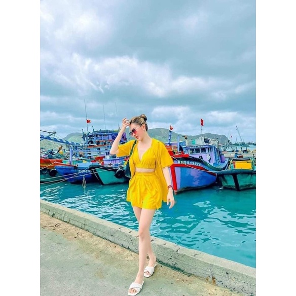[Ảnh thật] Set đồ nữ đi biển, set đồ nữ đi chơi, set quần áo chất đũi màu vàng hai dây cột nơ quần short bo chun