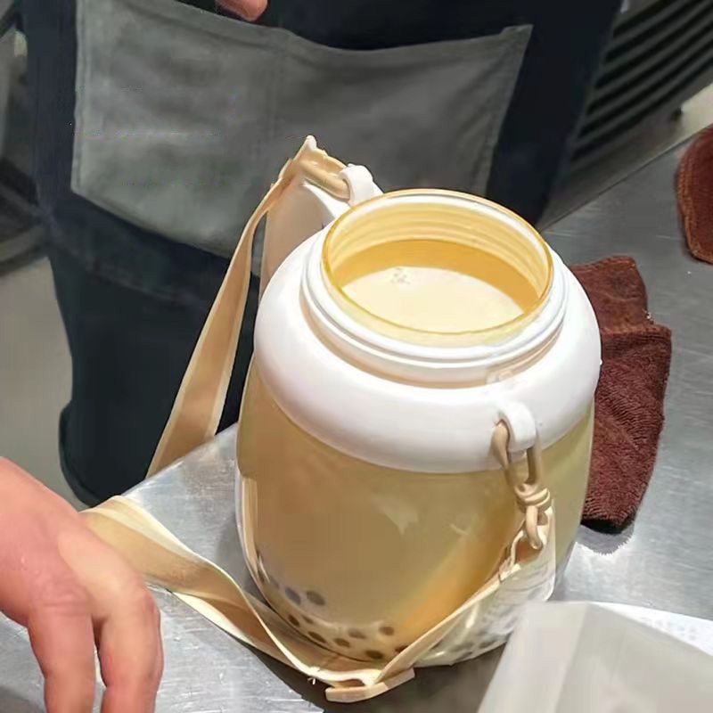 Bình Nước Dung Tích Lớn Có Ống Hút Tiện Lợi Cho Trẻ Em