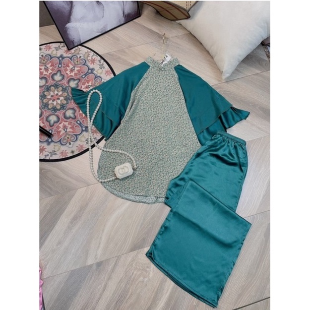 Áo lụa sơ mi bà ba hoa nhí tay phồng cánh tiên cổ 2cm truyền thống kèm quần may sẵn màu Xanh - ABBHN-XANH