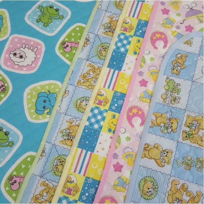 Chiếu lót thay đồ cho bé sơ sinh. Tấm lót miếng lót nhựa nilon chống thấm dùng thay tã bỉm cho trẻ - Sỉ