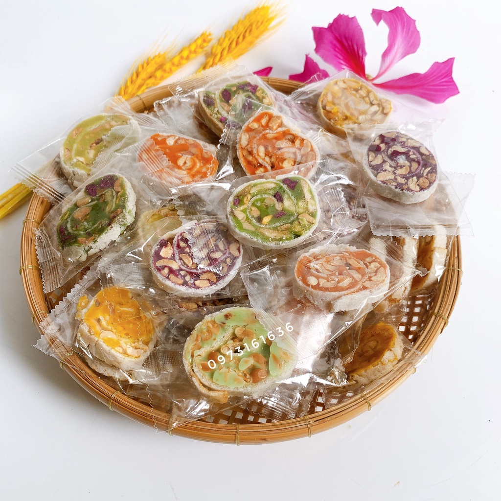 Kẹo chuối cuộn ngũ sắc Bến Tre béo giòn - đồ ăn vặt