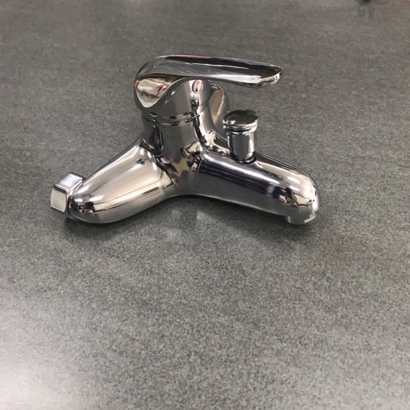 Sen tắm , Vòi tắm , củ sen tắm, vòi hoa sen tắm nóng lạnh Caesar  nhà tắm bảo hành 12 tháng