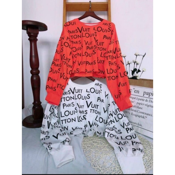 Áo crt tay dài in chữ fom vừa