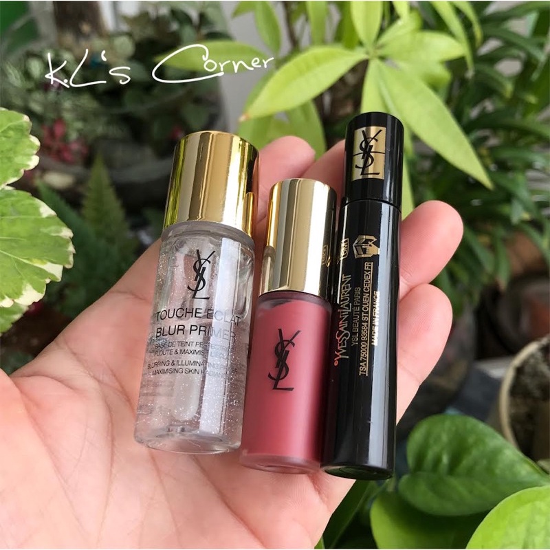 Set makeup gồm 3 món travelsize như hình