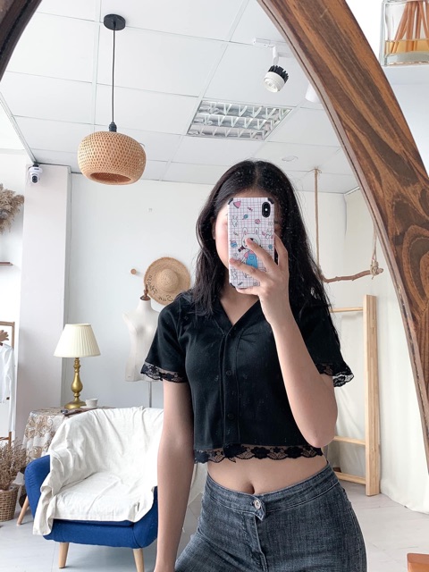 Áo Croptop Viền Ren Len Tăm Cúc Dọc