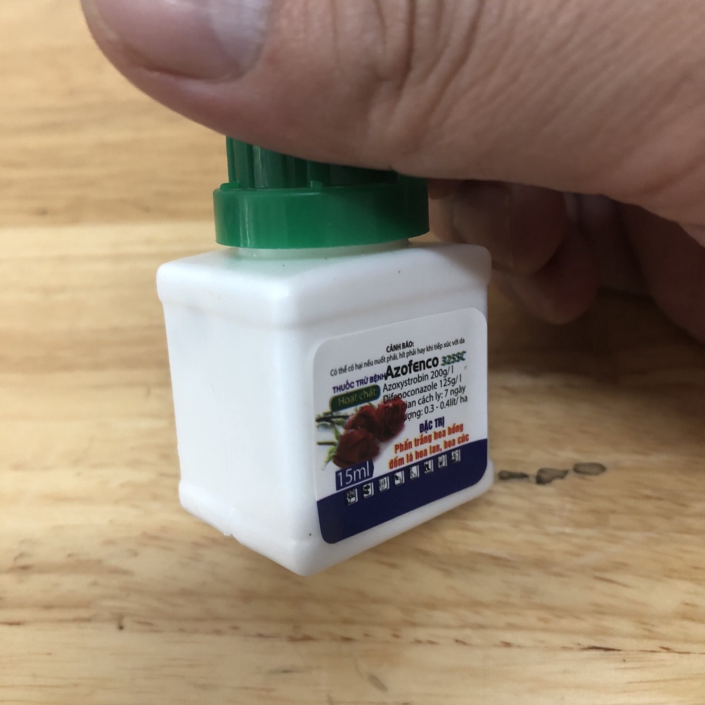 Đặc hiệu trừ bệnh vàng lá, đốm đen, than thư, rỉ sắt, đen thân khô cành trên hoa hồng, hoa mai, cây cảnh Azo15ml