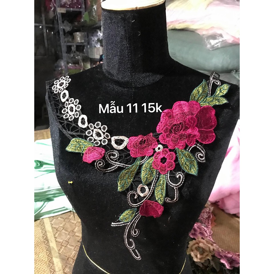 Cổ thêu hoa lệch bên m11