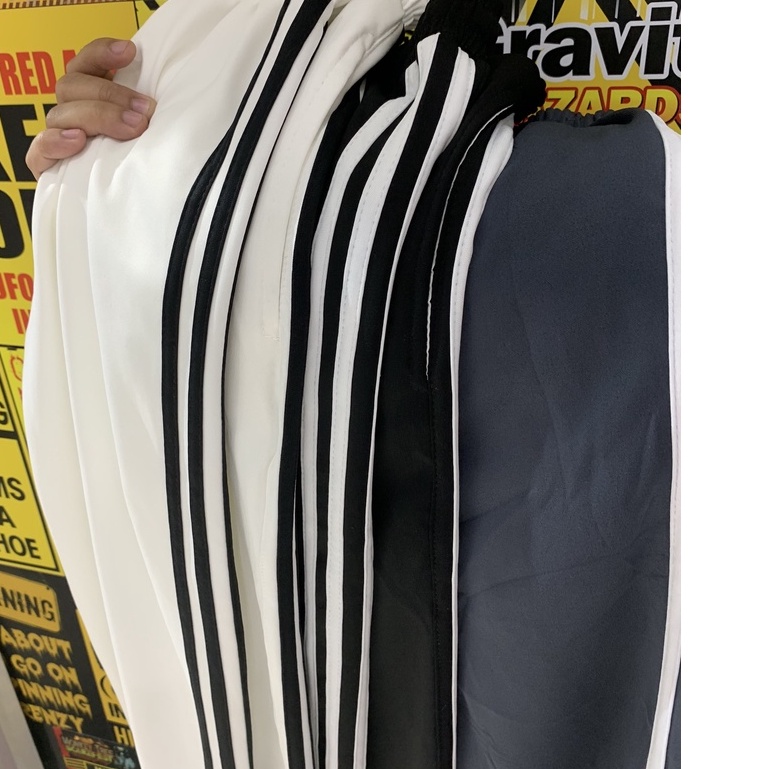 Quần 3 sọc form suông ôm vừa đủ - không quá bó 3 màu Trắng Xám Đen