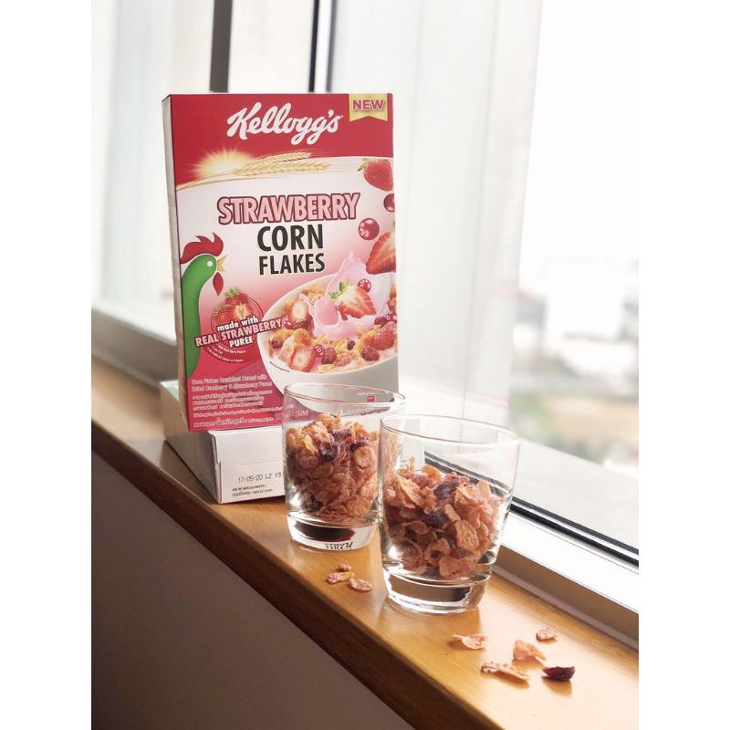 Bánh/Ngũ cốc ăn sáng Kellogg’s Strawberry Corn Flakes - Hộp 180g (vị dâu)