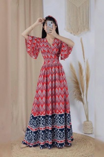 Váy xoè hoạ tiết đi biển